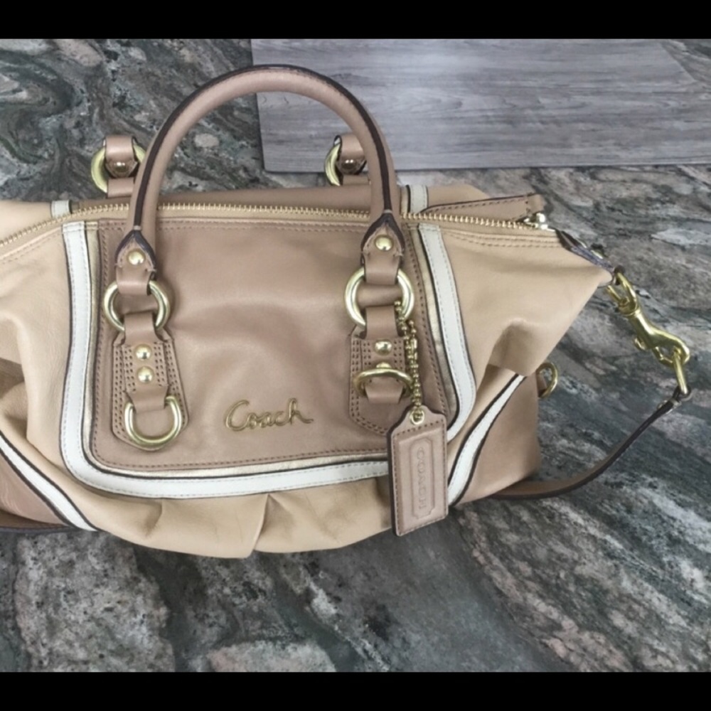Coach purse, my first posh listing! 🙈✨